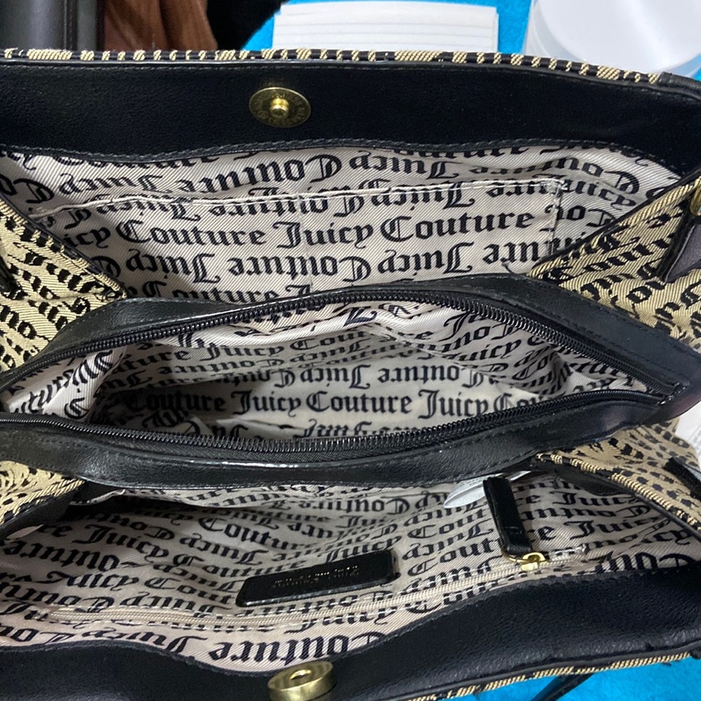 Juicy Couture with 3 compartments. - Picture 10 of 11